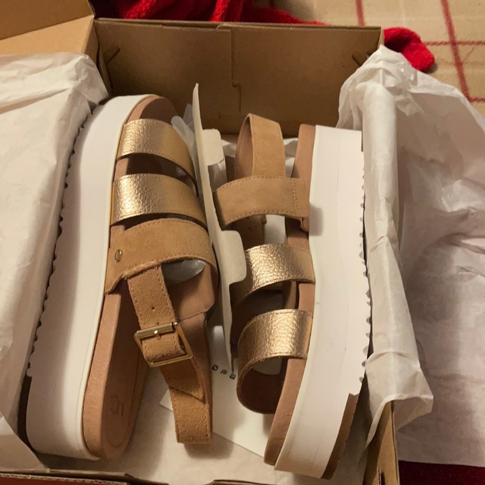 Ugg Braelynn Metallic Sandal